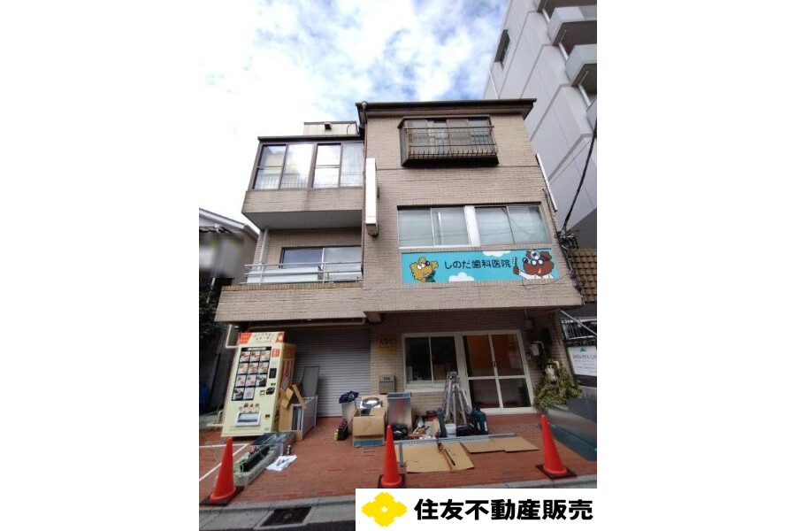 Whole Building Retail to Buy in Bunkyo-ku Exterior